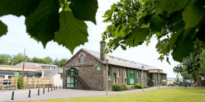 Gardens and hostel YHA Okehampton exterior