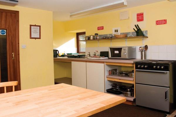 YHA Alstonefield kitchen