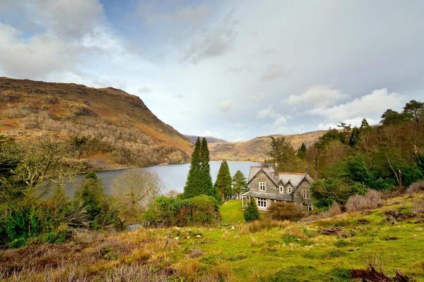 YHA Snowdon Bryn Gwynant lake view