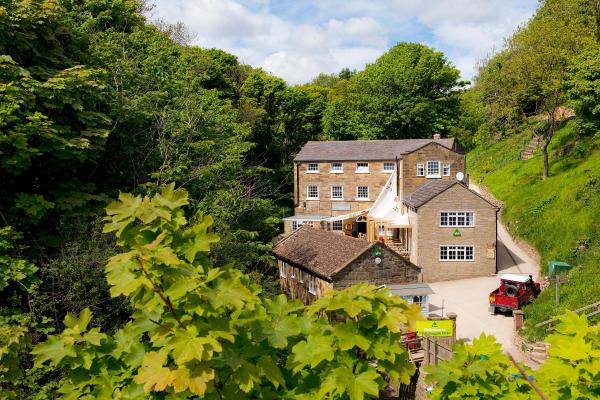 YHA Boggle Hole exterior