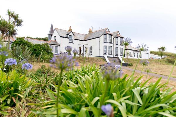YHA Lizard Point exterior