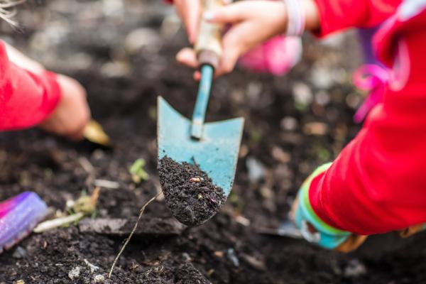 Children digging soil
