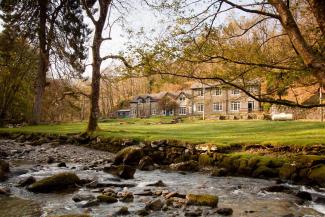 YHA Kings hostel view from the river YHA Kings exterior