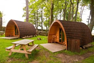 Camping pods and picnic area YHA Grinton Lodge Pods