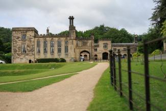 YHA Ilam Hall driveway and entrance 