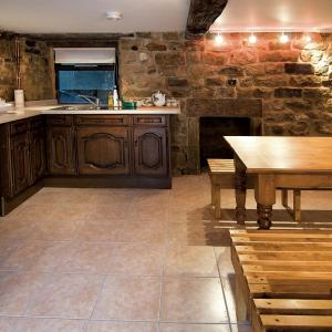 YHA Sheen Bunkhouse dining room