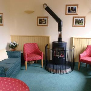 YHA Dalby Forest lounge