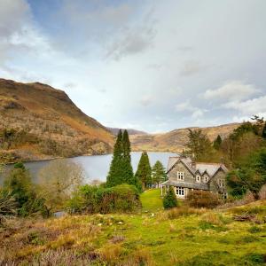 YHA Snowdon Bryn Gwynant lake view