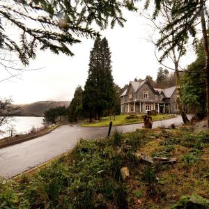 Driveway of YHA Snowdon Bryn Gwynant