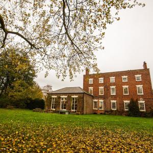 YHA Chester Trafford Hall exterior