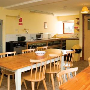 YHA Alstonefield kitchen