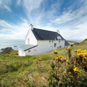 YHA Pwll Deri Exterior