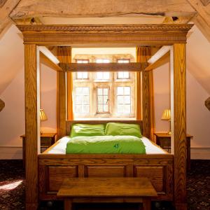 YHA Wilderhope Manor suite
