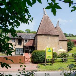 YHA Medway Exterior
