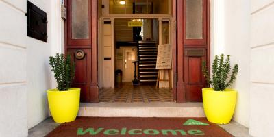 YHA London Earl's Court Entrance