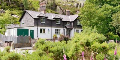 YHA Idwal Cottage exterior and landscape YHA Idwal Cottage Exterior