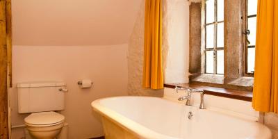 YHA Wilderhope Manor bathroom