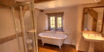 YHA Wilderhope Manor bathroom