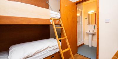 YHA Chester Trafford Hall en-suite