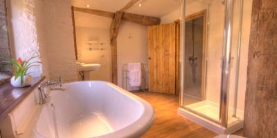 YHA Wilderhope Manor bathroom