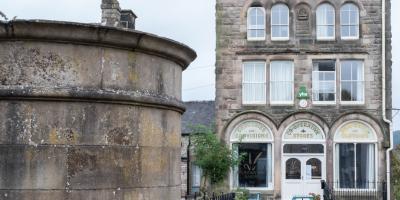 Exterior view of YHA Youlgreave building