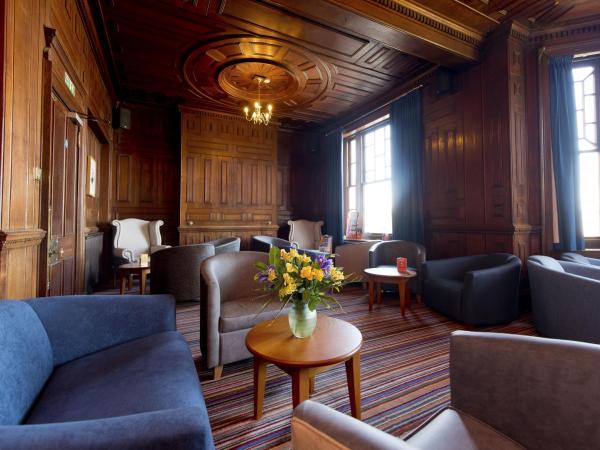 YHA Swanage lounge