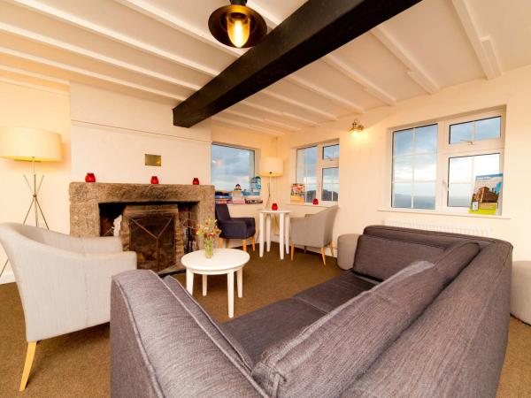 YHA Pwll Deri lounge