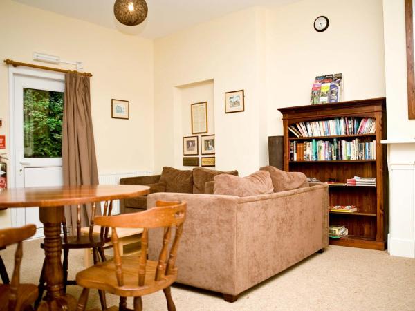 YHA Streatley Lounge