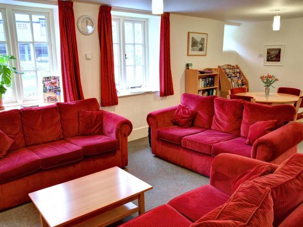 YHA Boscastle lounge 