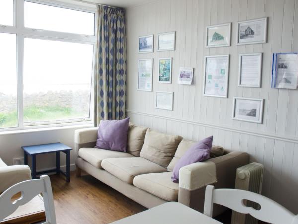 YHA Port Eynon lounge