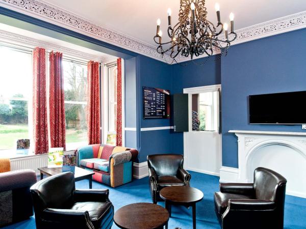 YHA Canterbury lounge