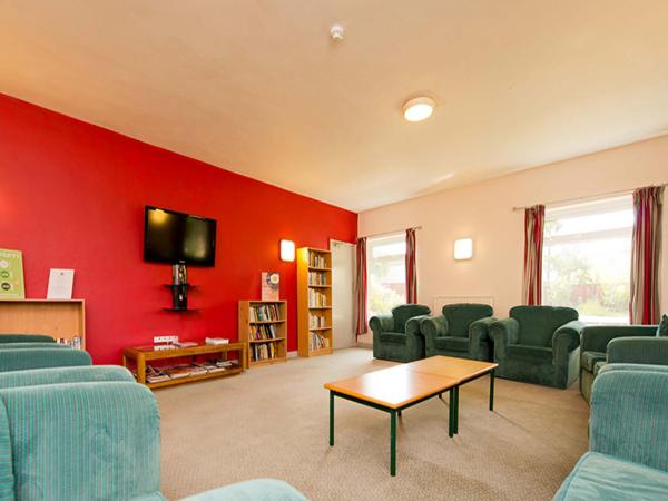 YHA Sheringham lounge