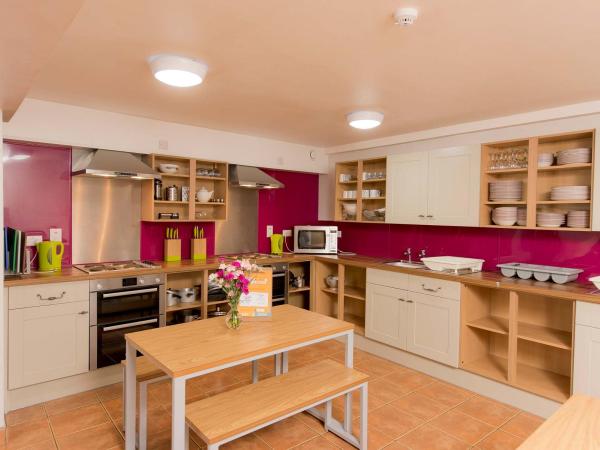 YHA Youlgreave kitchen