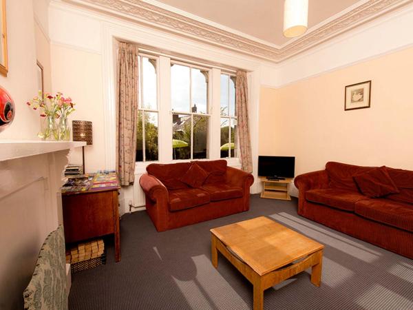 YHA Hathersage lounge