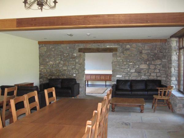 YHA Llangattock Mountain Bunkhouse lounge