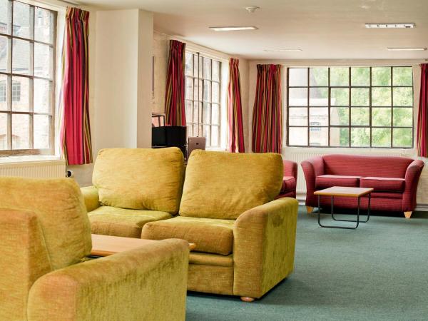 YHA Ironbridge Coalport lounge
