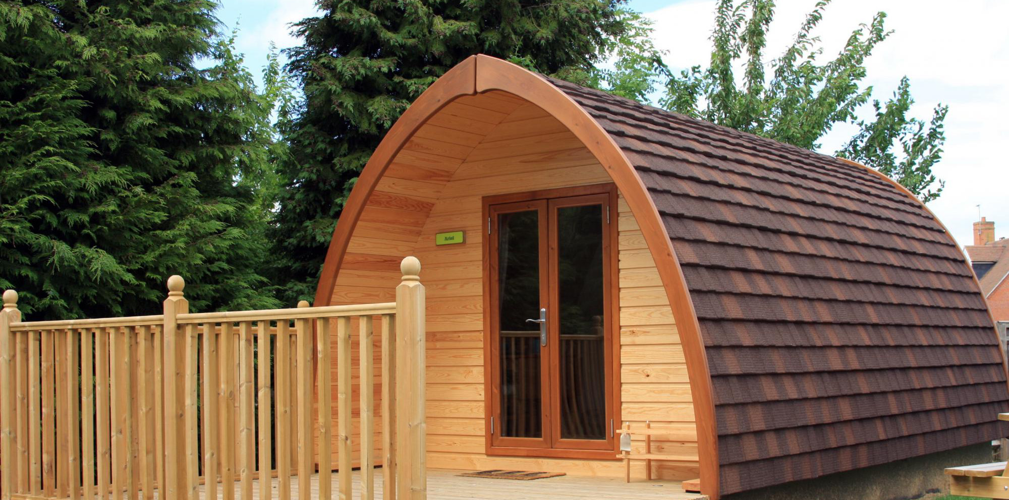 Deluxe camping pod