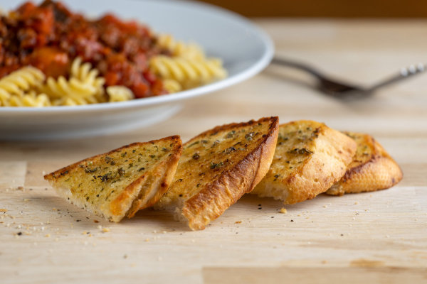 Garlic bread and pasta