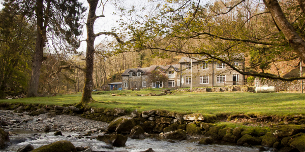 YHA Kings exterior in autumn