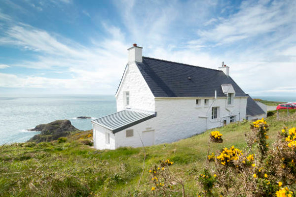 YHA Exclusive Hire hostel on top of a cliff