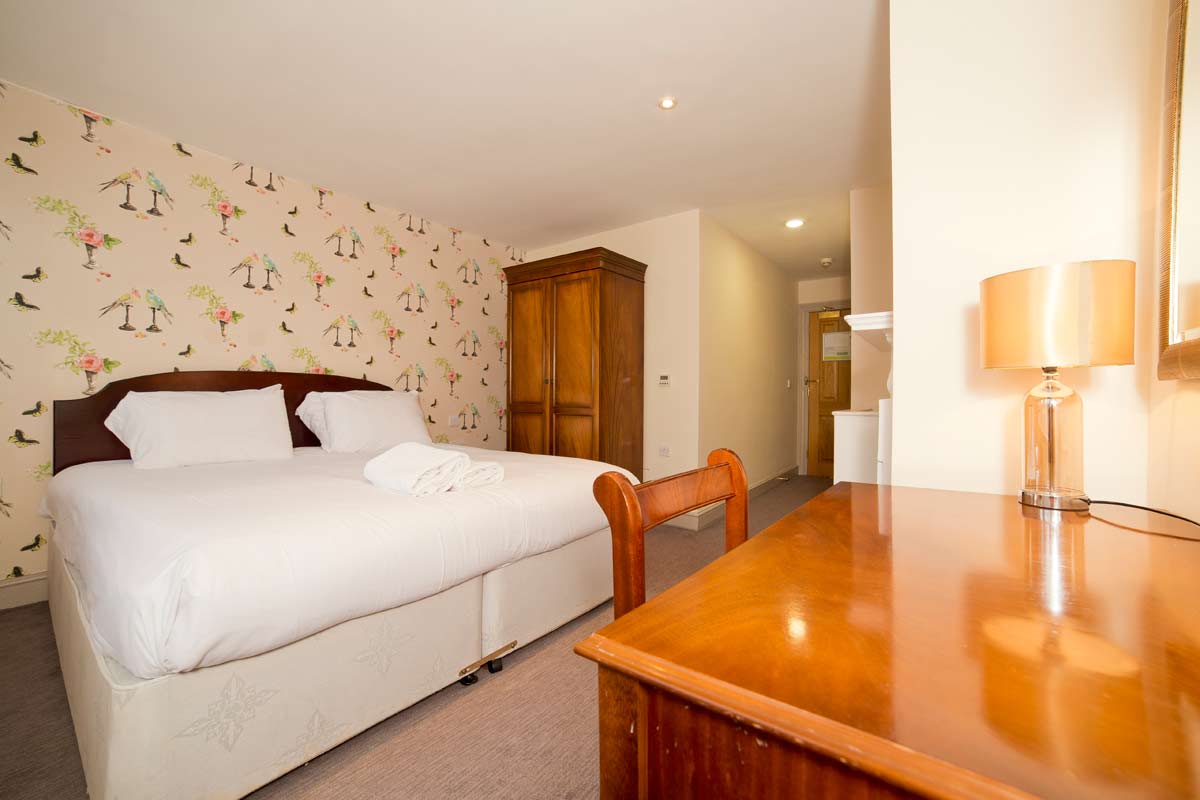 YHA Brighton double bedroom